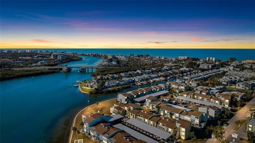 1 Windrush Blvd Apt 21,  Indian Rocks Beach, FL 33785