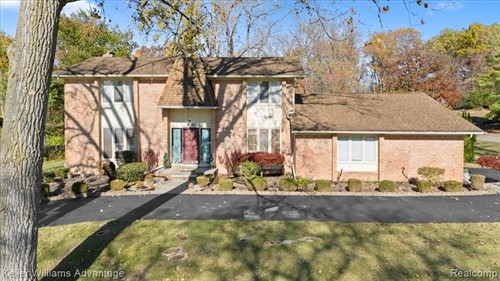 23500 Coventry Woods Ln,  Southfield, MI 48034