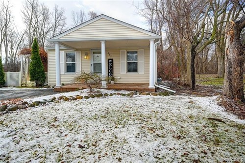 969 Dunreath St,  Wolverine Lake, MI 48390