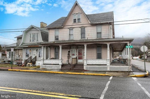 300-302 W Main St,  Lykens, PA 17048