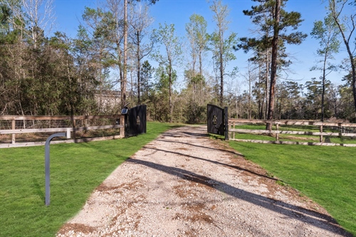 214 A FM1097,  New Waverly, TX 77358