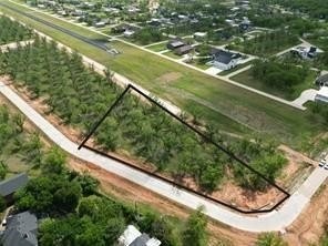 907 E Landings Dr,  Granbury, TX 76049