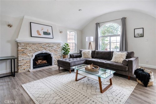 1572 S Ridgeley Dr,  Los Angeles, CA 90019