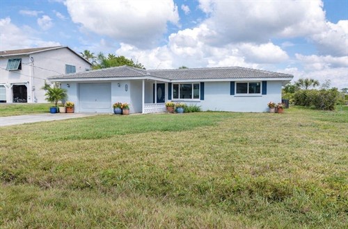 130 Crestview Dr,  Englewood, FL 34223