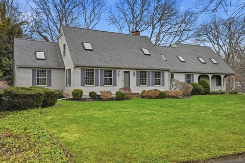 19 Nemasket Rd,  Falmouth, MA 02540