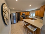 Kitchen and Breakfast Bar