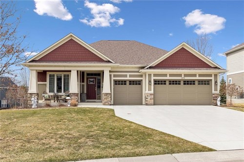 1372 Pleasant Lake Dr,  Woodbury, MN 55129