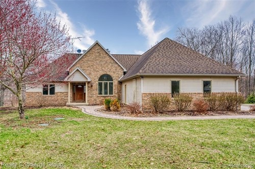 6400 Sober Rd,  Conway, MI 48836