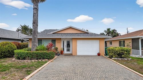 533 98th AVE N,  Naples, FL 34108