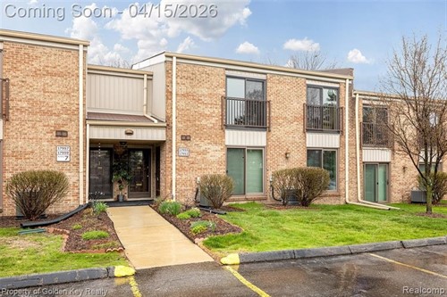 17953 University Park Dr,  Livonia, MI 48152