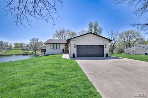 111 Elm Dr,  Edwardsville, IL 62025