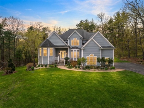 22 Mystic Valley Ln,  Uxbridge, MA 01569