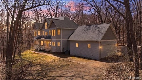 2222 S Hickory Ridge Trl,  Milford, MI 48380