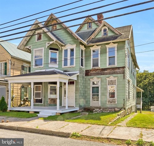 304-306 E Market St,  Williamstown, PA 17098