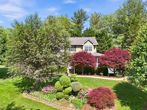 306 Woodview Court,  Fletcher, NC 28732