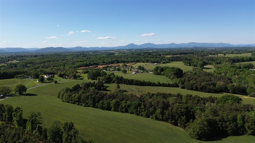 2556 Rock Cliff Road,  Bedford, VA 24523