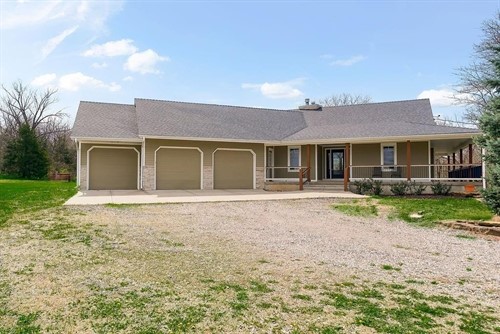 28655 W 223rd St,  Spring Hill, KS 66083