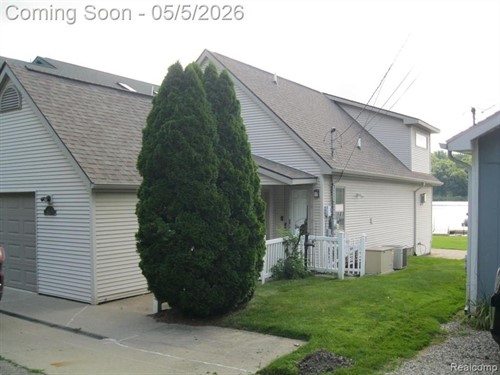 1873 Lakeview Ln,  Highland, MI 48357