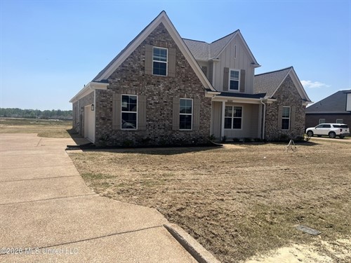 7425 Newbury Dr,  Olive Branch, MS 38654
