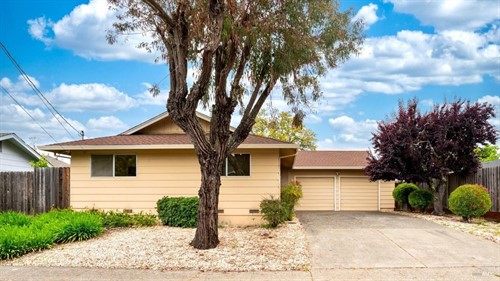 2627 Compadre Dr,  Santa Rosa, CA 95405