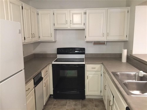 8822 W 106th Ter,  Overland Park, KS 66212