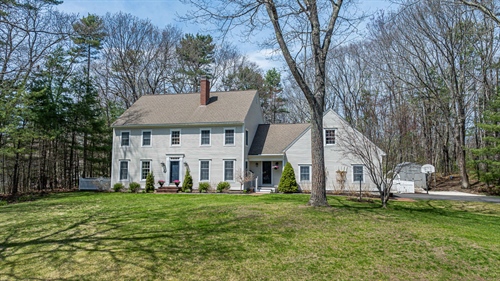 4 Hearthstone Dr,  Kennebunk, ME 04043