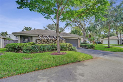 30 Cedar Rd,  Hollywood, FL 33021