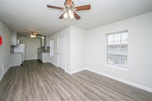 1518 East Ave Apt 104,  Katy, TX 77493