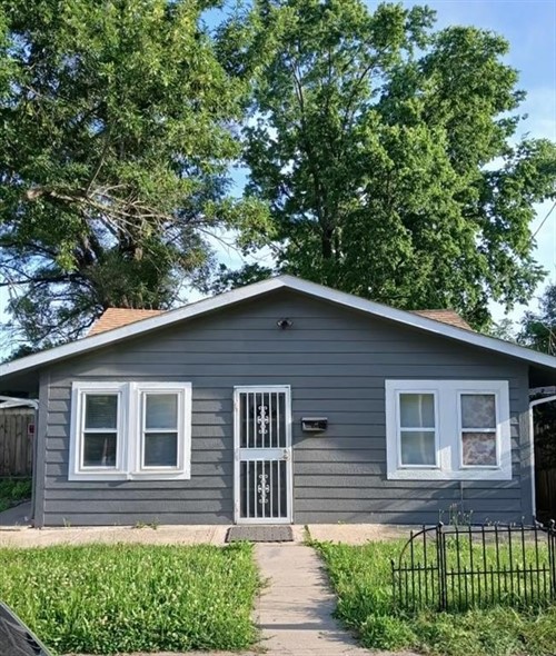 145 E Farmer St,  Independence, MO 64050