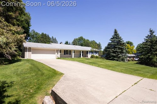 724 Sandstone Dr,  Rochester Hills, MI 48309