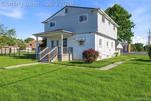 1631 Clara St,  Clinton Township, MI 48036