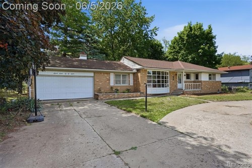 21001 Negaunee St,  Southfield, MI 48033
