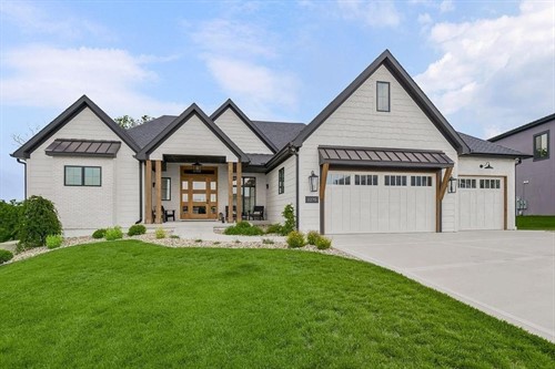 2270 Scenic View Dr,  Riverside, MO 64150