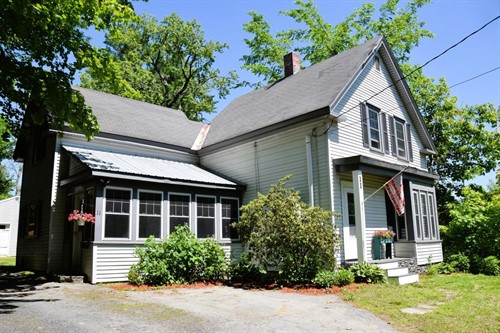 11 Bridge St,  Skowhegan, ME 04976