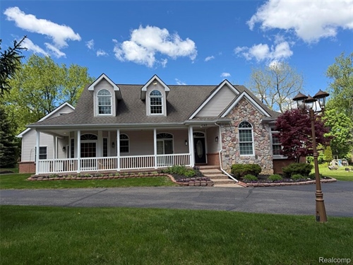 1143 Brewster Road,  Rochester Hills, MI 48306