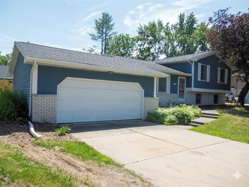 412 Wilcox Pkwy,  Clare, MI 48617