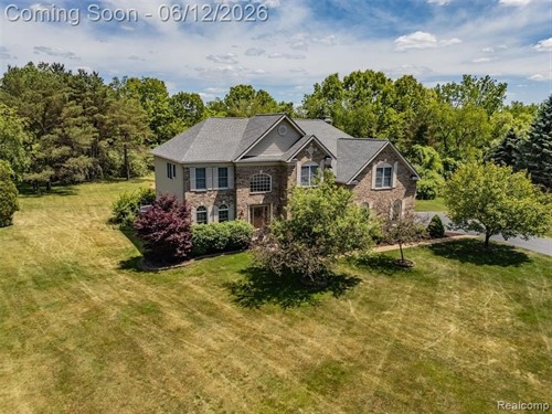 1976 Scenic Dr,  Milford, MI 48380