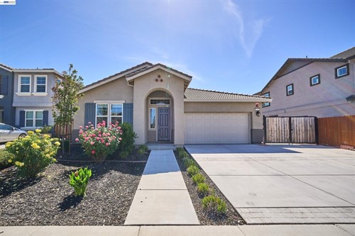 243 Gannet St,  Vacaville, CA 95688