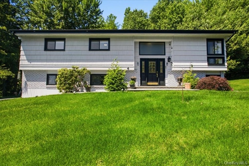 4 Medford Place,  Nanuet, NY 10954