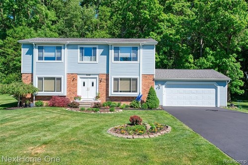 6448 Grand Circle Dr,  Genoa Township, MI 48116