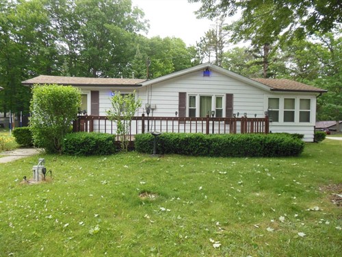 501 Lansing St,  Harrison, MI 48625