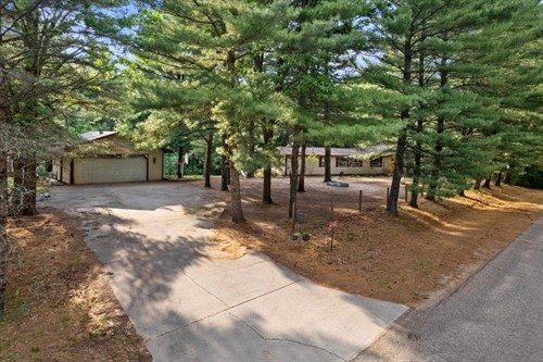 W7092 N Oakwood Cir,  Neshkoro, WI 54960