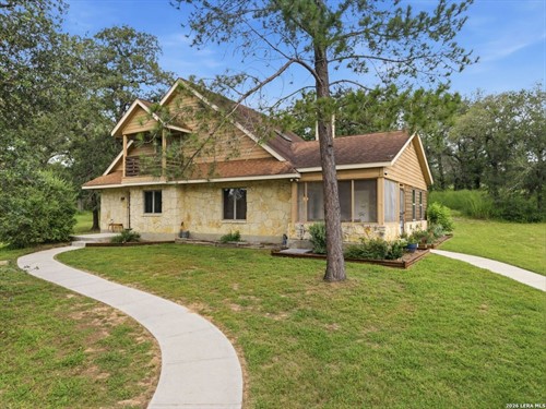 208 Oak Bend Dr,  La Vernia, TX 78121