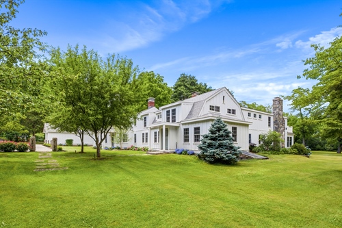 6 Curve Street,  Sherborn, MA 01770