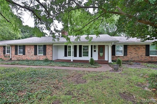 1000 Schwarz Rd,  Edwardsville, IL 62025
