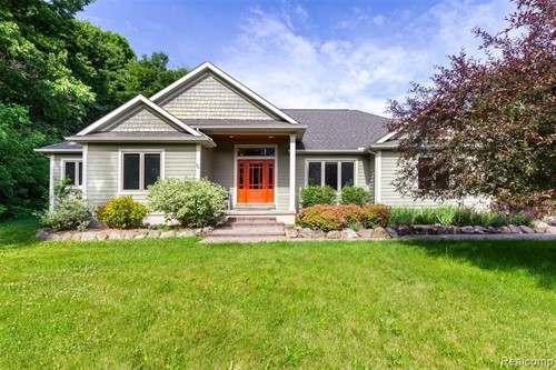 9887 Hadley Rd,  Independence, MI 48348