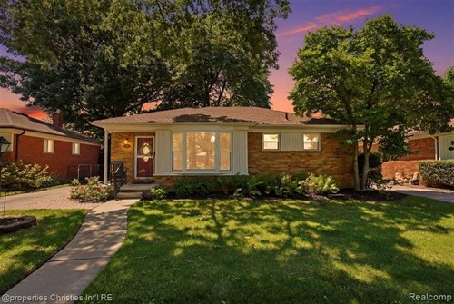 9001 Perrin St,  Livonia, MI 48150