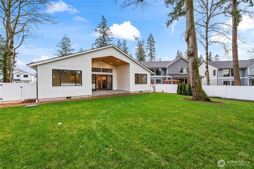 8717 33rd St E,  Edgewood, WA 98371