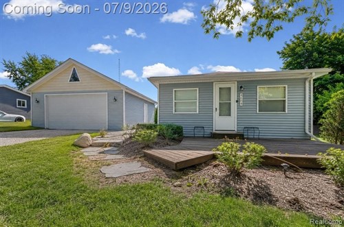 4694 Lakeborn Dr,  White Lake, MI 48383