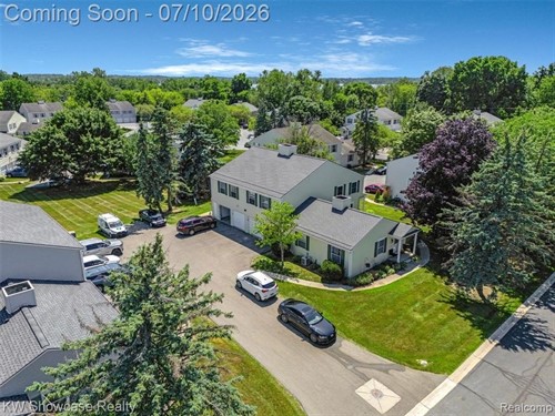 1424 Harbor Dr,  Walled Lake, MI 48390